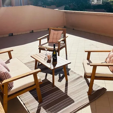 Apartamento En Plein Centre Avec Grande Terrasse Ensoleillée ! LʼÎle-Rousse
